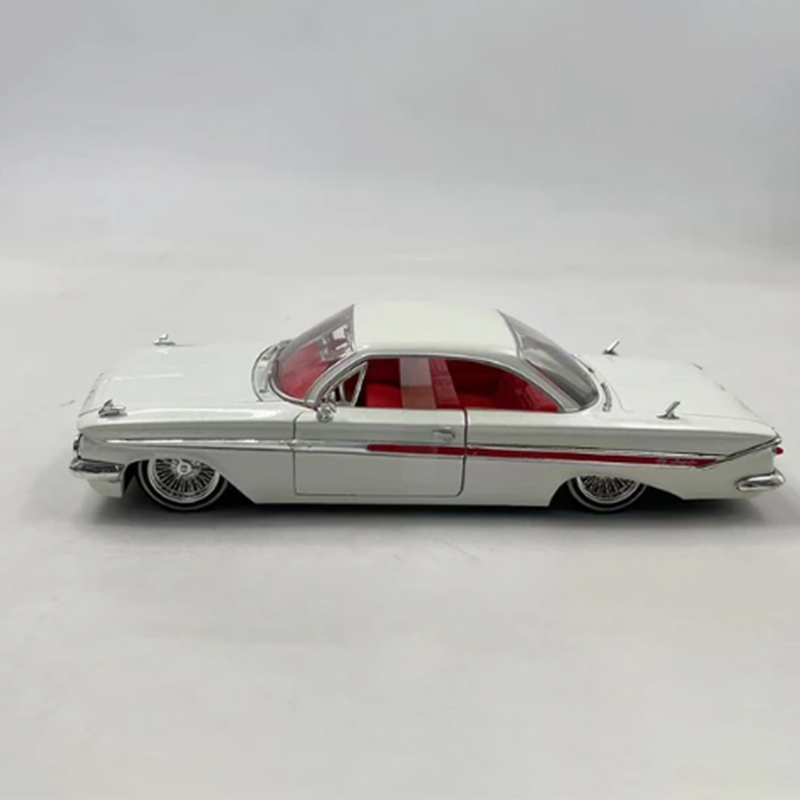 Model Kit Mustang - JADA 1:24 Scale 1961 Impalaรถรุ่นDiecastโลหะรถของเล่นแฟนผู้ใหญ่สะสมของที่ระลึกของขวัญ